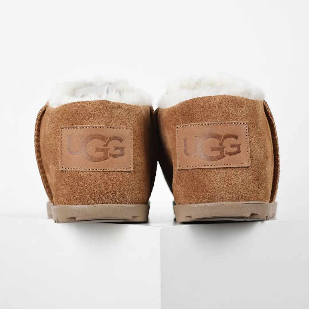 Pick up locally 💰660 Core recommended good price It is a very suitable choice for keeping warm in winter and at home. In the new year, uug has launched a series of styles, which are partial to the preferences of young consumers and have also moved to the forefront of fashion trends. Shoe body material Water-repellent coated suede upper 17mm UGGPURE™ implanted wool insole Lightweight non-slip comfortable rubber outsole With brand LOGO trademark Comes with a full set of packaging Size: 35 36 37 38 39 40